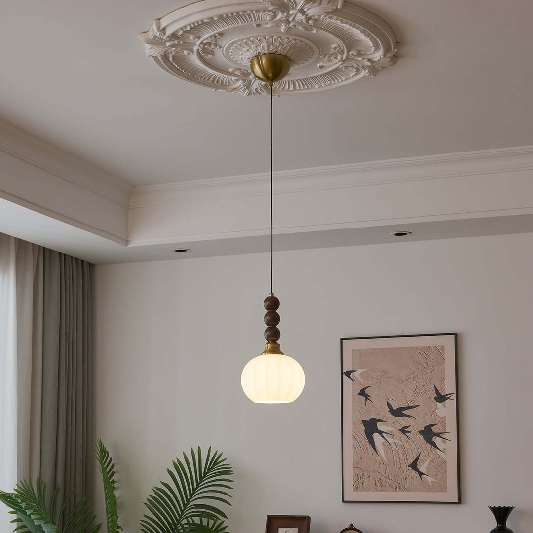Elegancka szklana, drewniana i metalowa lampa wisząca