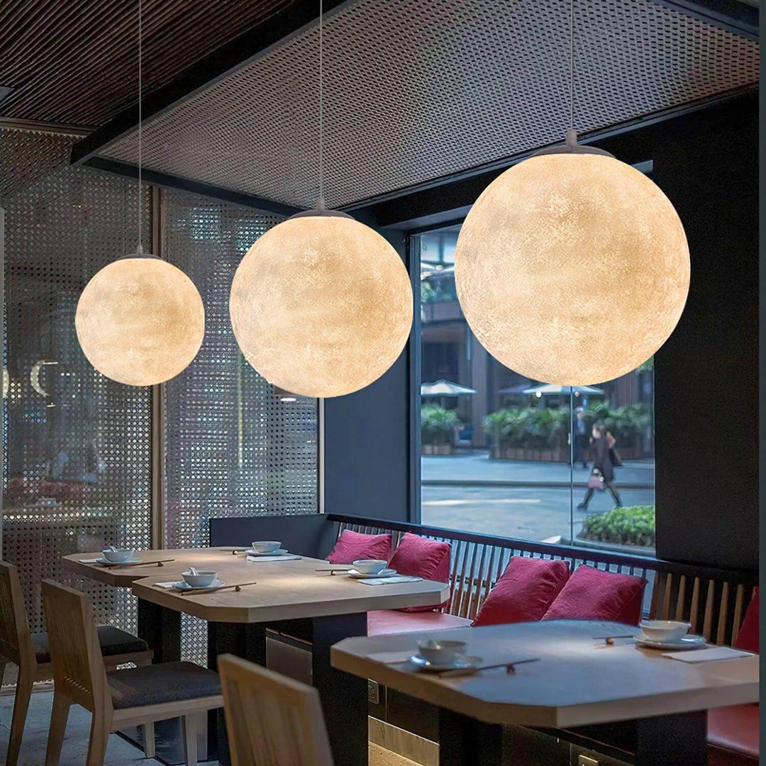Lampa wisząca w kształcie księżyca
