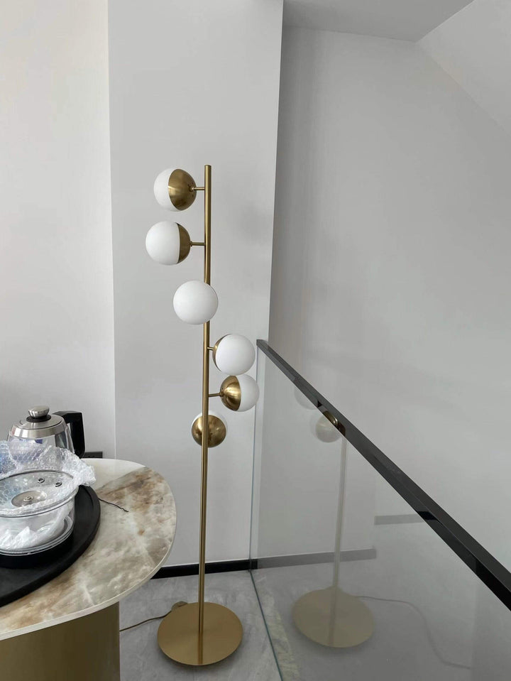 Lampa stojąca LED z bezpieczną, stabilną podstawą
