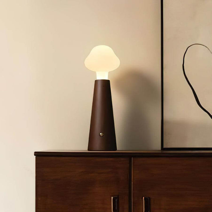 Lampa z akrylowym kloszem w kształcie chmury