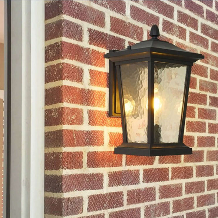 Zewnętrzna lampa ścienna z wzorzystym szkłem wodnym