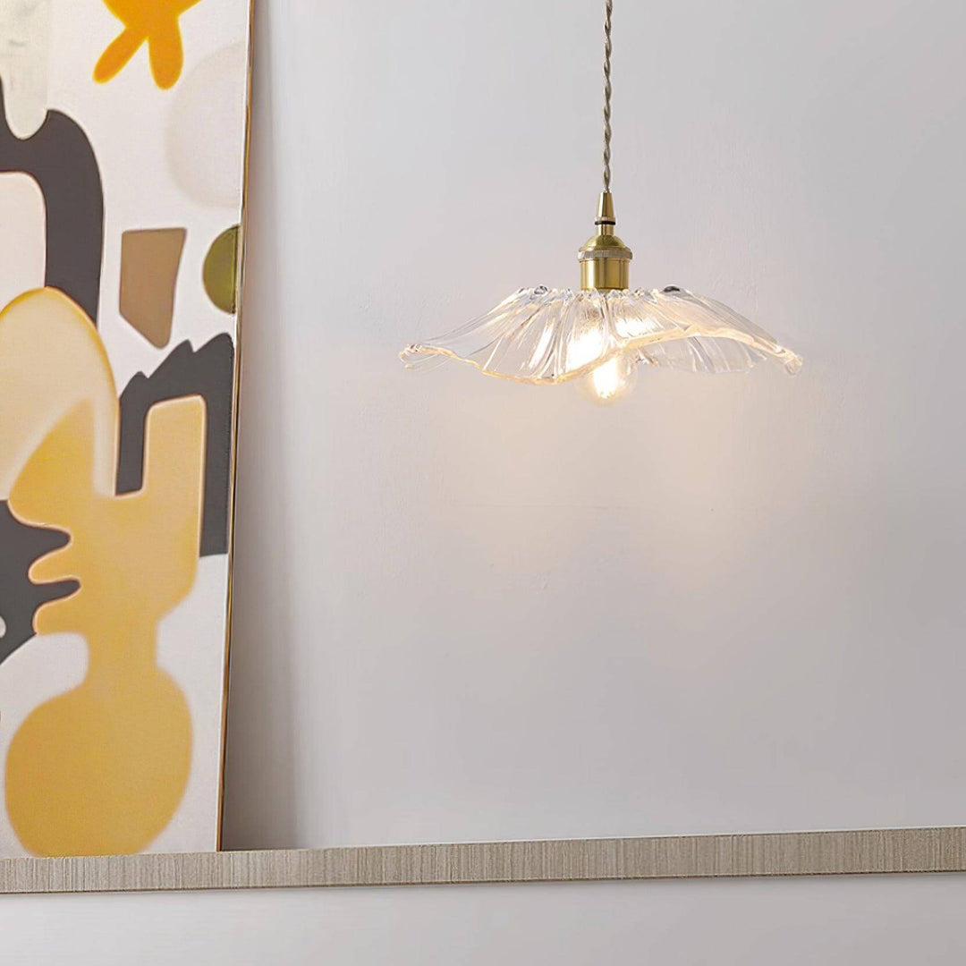 Szklana lampa wisząca do sypialni