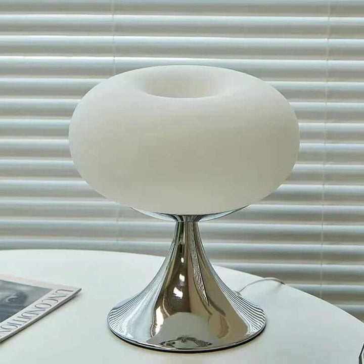 Lampa stołowa vintage w kształcie jabłka