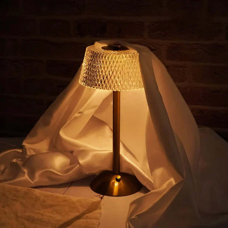 Bezprzewodowa lampa stołowa z metalu i kryształu