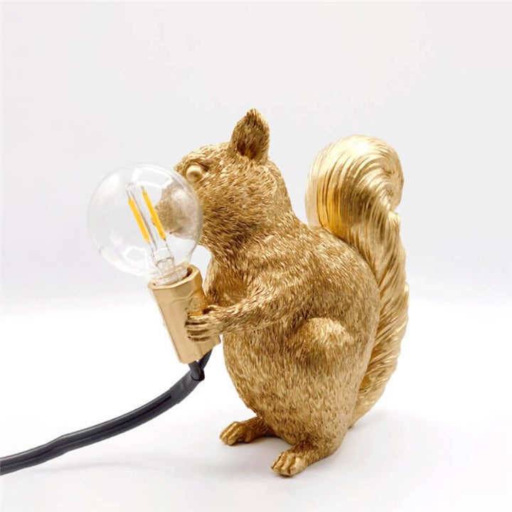 Lampa stołowa inspirowana wiewiórką