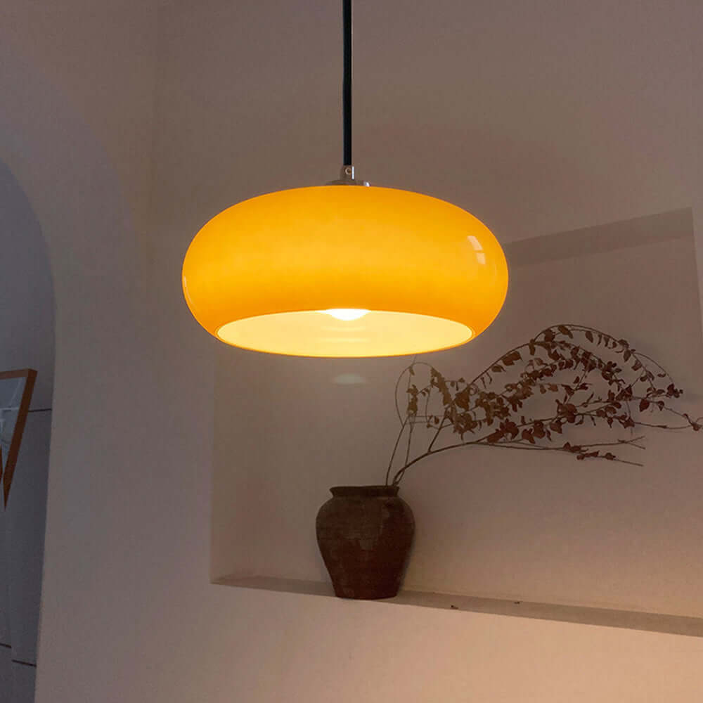 Nowoczesna szklana lampa wisząca Hailie w kształcie chleba, widok z boku