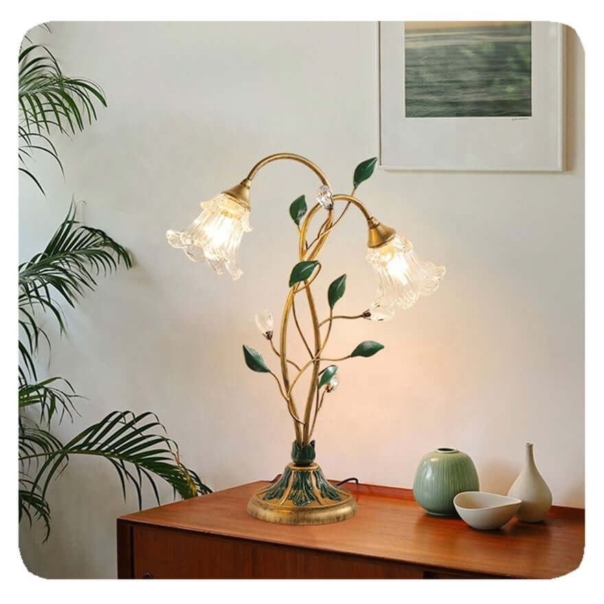 Nowa lampa stołowa w kształcie kwiatu