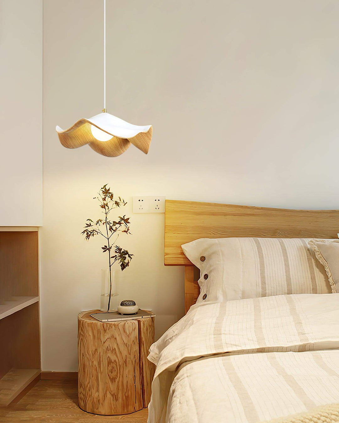 Elegancka lampa wisząca z motywem liścia lotosu