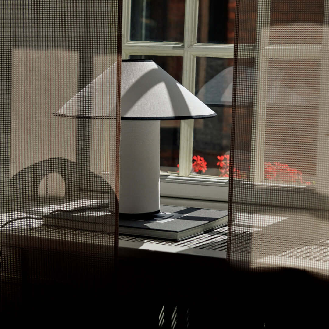 Lampa stołowa Colette, czarno-biała opcja