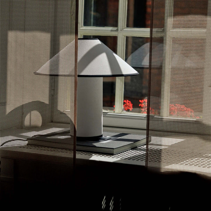Lampa stołowa Colette, czarno-biała opcja
