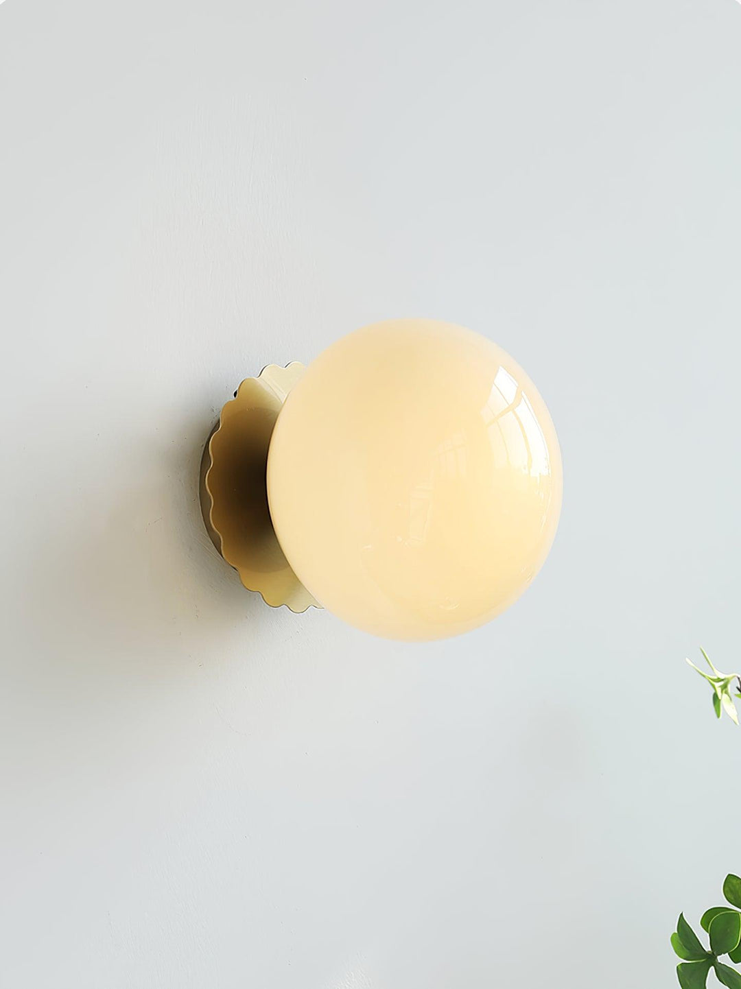 Lampa ścienna - połączenie delikatności i współczesności