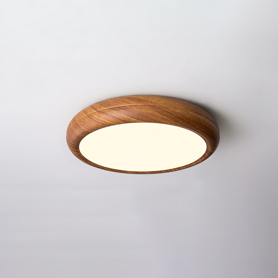 Lampa sufitowa okrągła drewniana, w nowoczesnym salonie