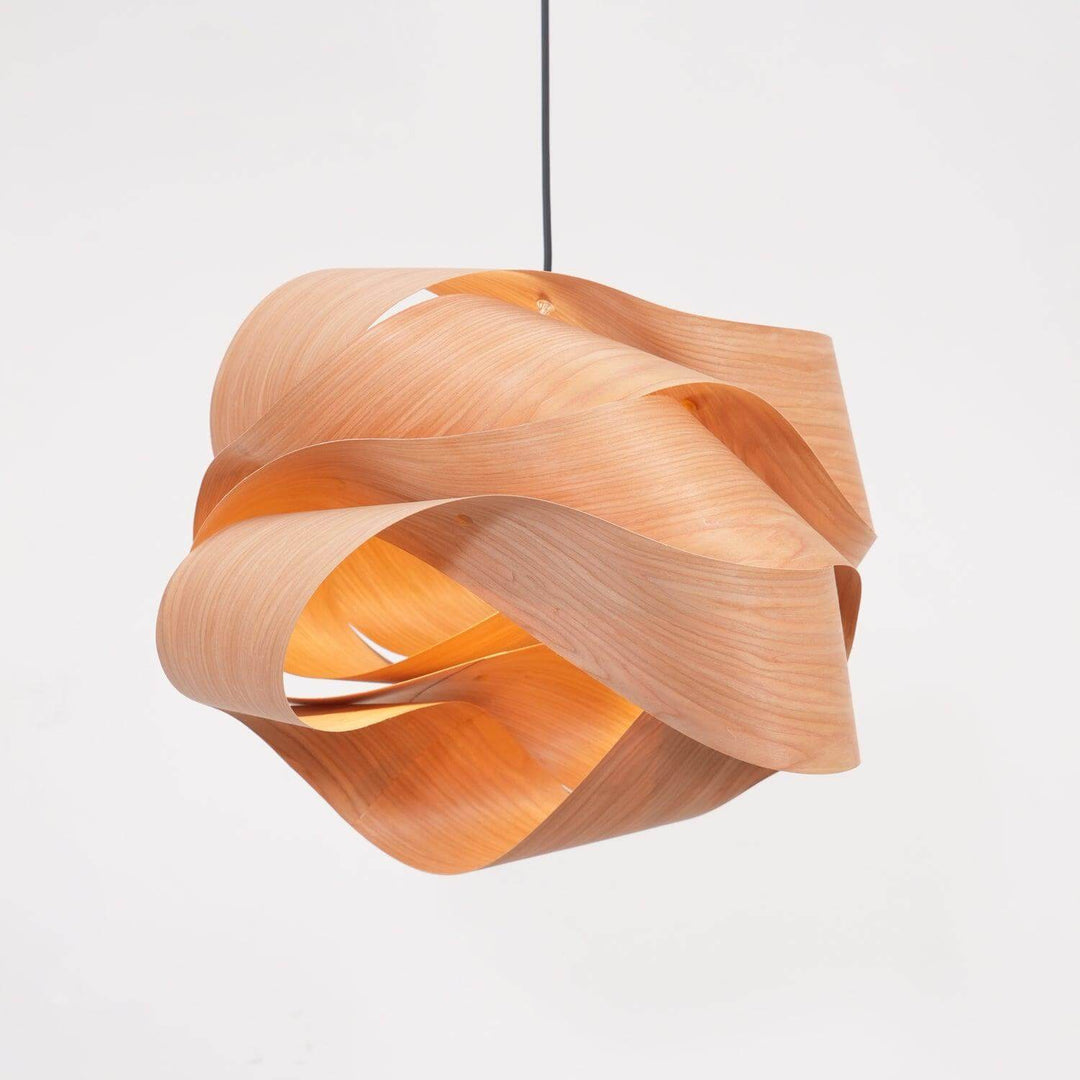 Nowoczesna lampa wisząca - klosz z naturalnego drewna