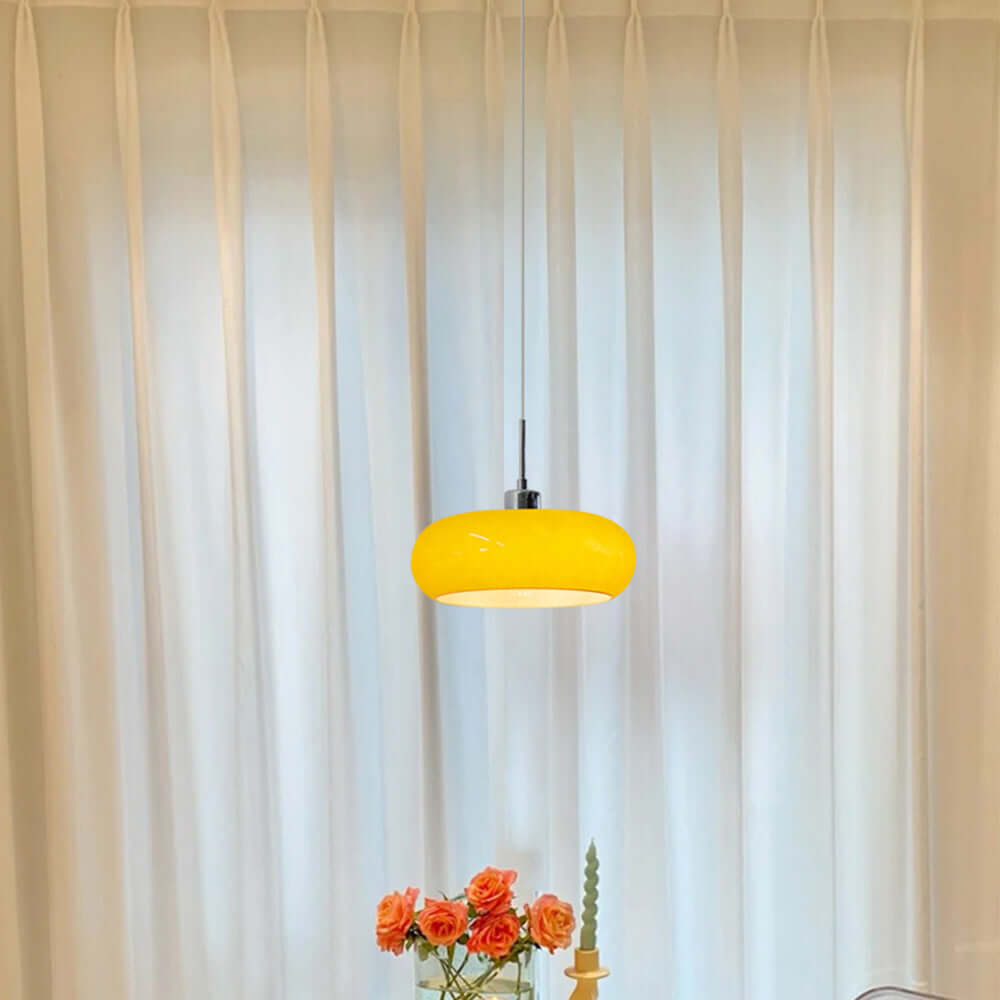 Nowoczesna szklana lampa wisząca Hailie w kształcie chleba, w aranżacji