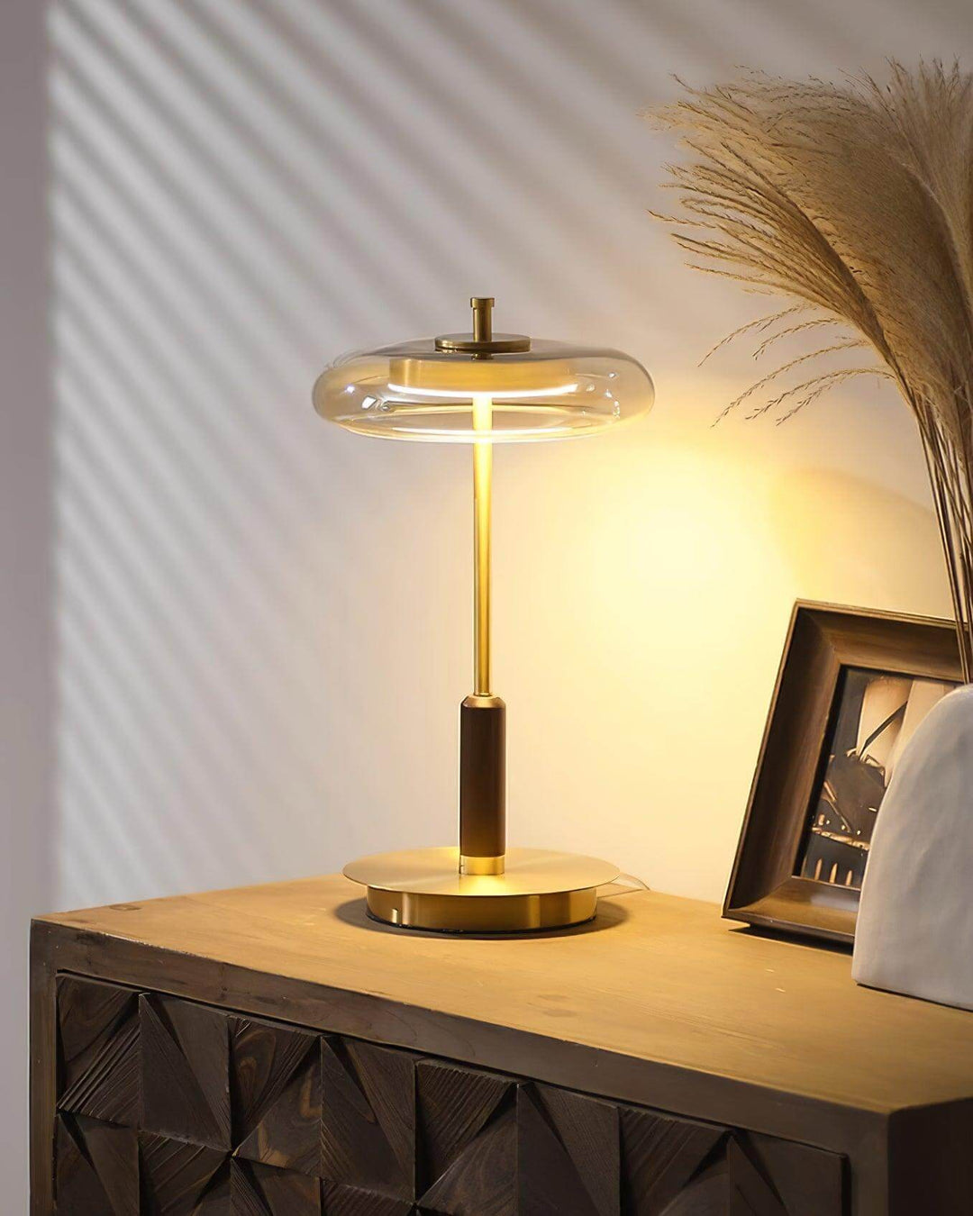 Nowoczesna lampa stołowa LED Ronaldo w aranżacji wnętrz