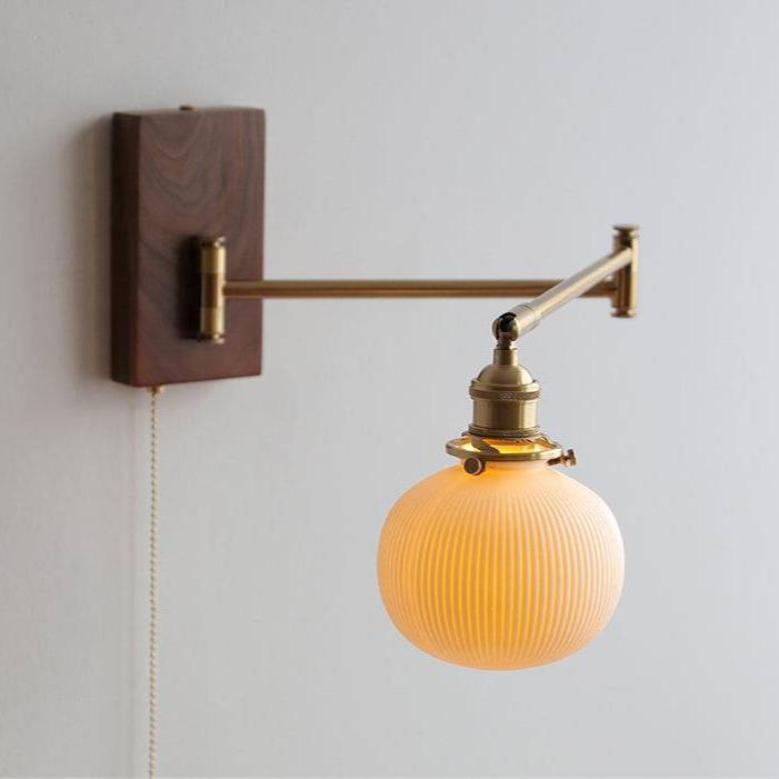 Lampa ścienna ceramiczna z drewnianą podstawą
