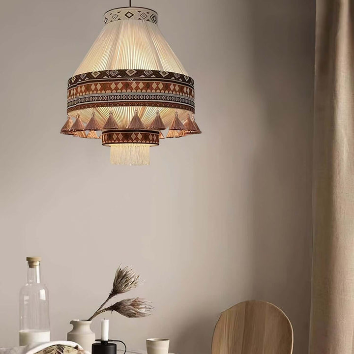 Lampa wisząca boho z frędzlami w kolorze pomarańczowym