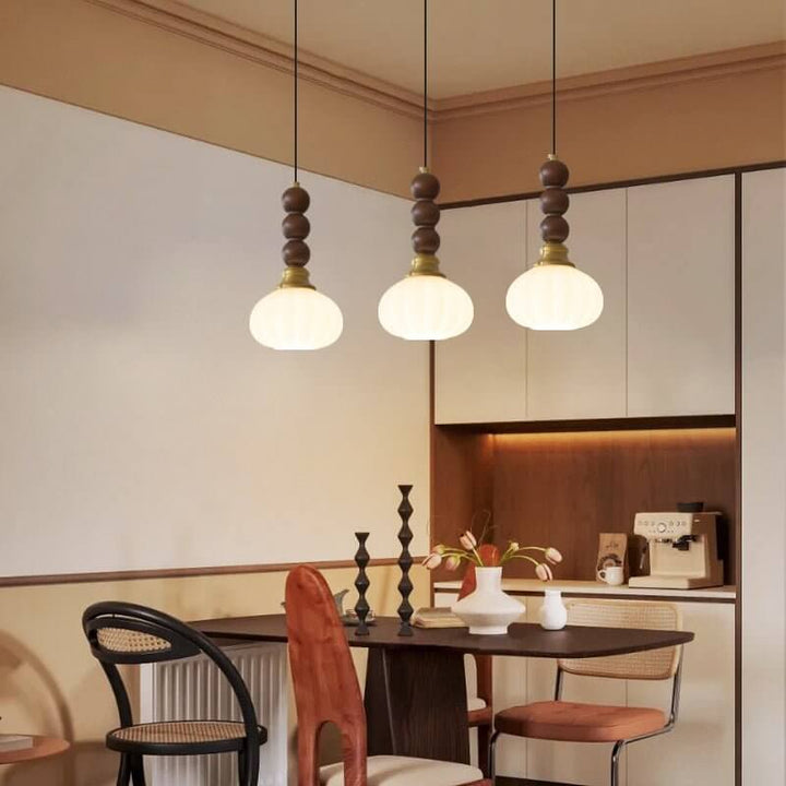 Elegancka szklana, drewniana i metalowa lampa wisząca