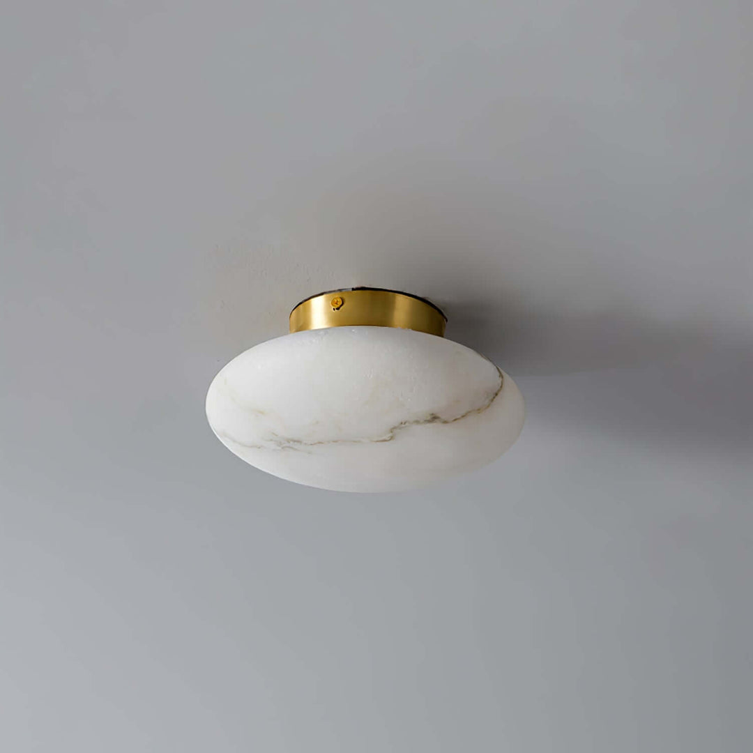 Owalna lampa sufitowa z alabastru i mosiądzu