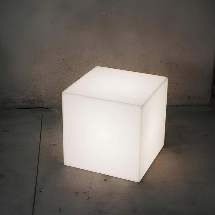 Kwadratowa lampa ogrodowa