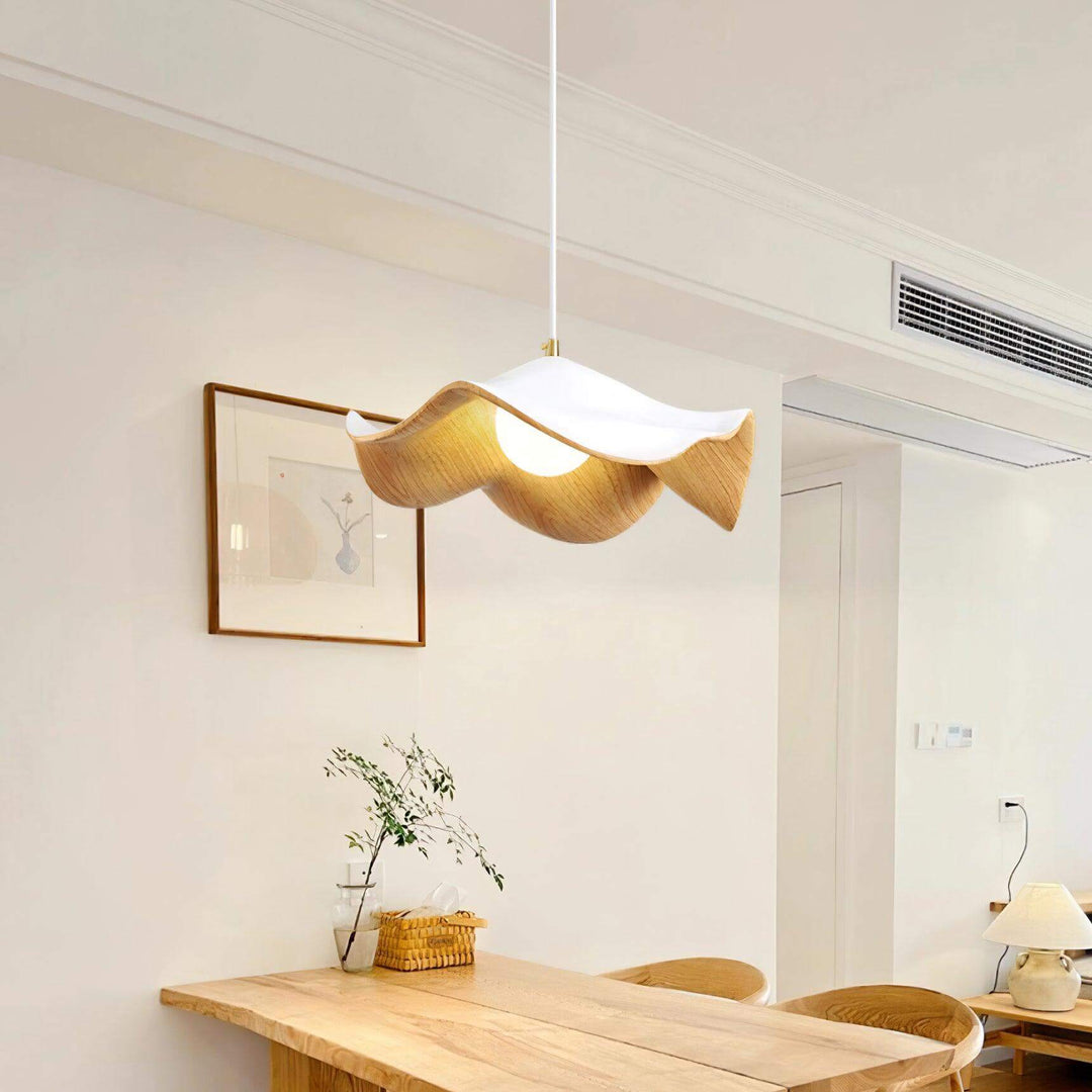 Lampa wisząca lotos w nowoczesnym wnętrzu