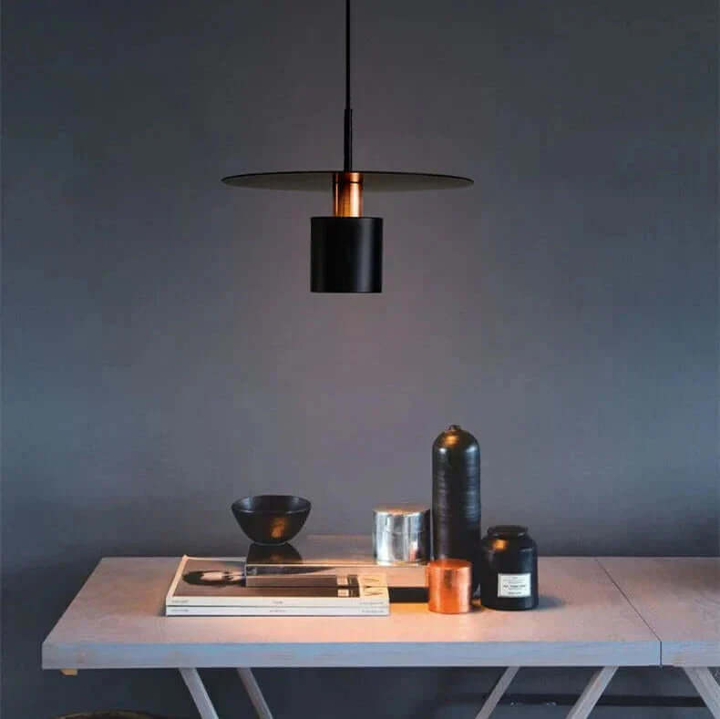 Minimalistyczna lampa wisząca z regulacją wysokości