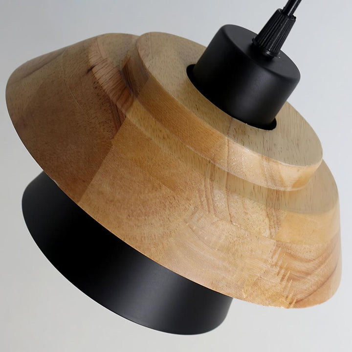 Różowa drewniana lampa wisząca z kamieniem do sypialni