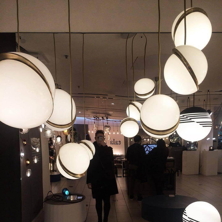 Lampa Croissant, oprawa świetlna z efektem księżyca