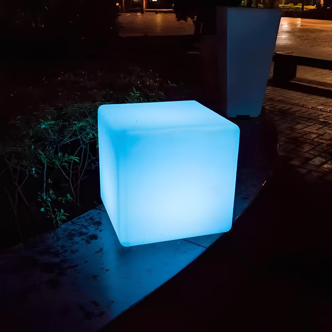 Kwadratowa lampa ogrodowa