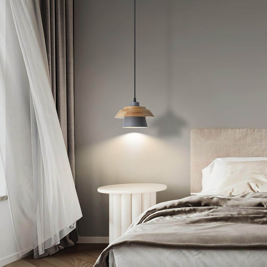 Lampa wisząca z drewna i kamienia w nowoczesnym salonie