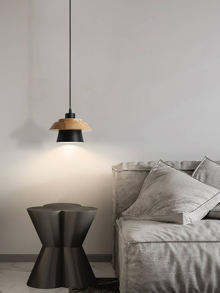 Lampa wisząca z drewna i kamienia, inspiracja naturą