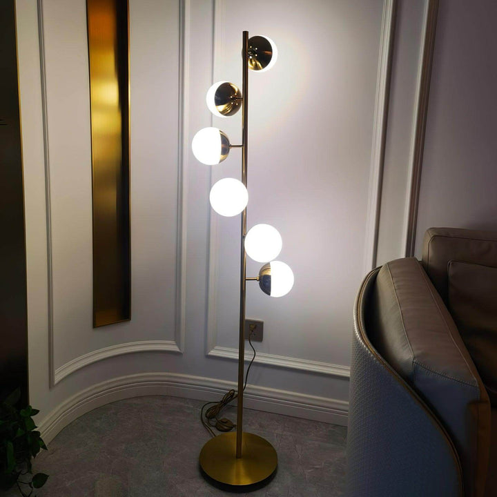 Lampa stojąca z regulacją temperatury barwowej