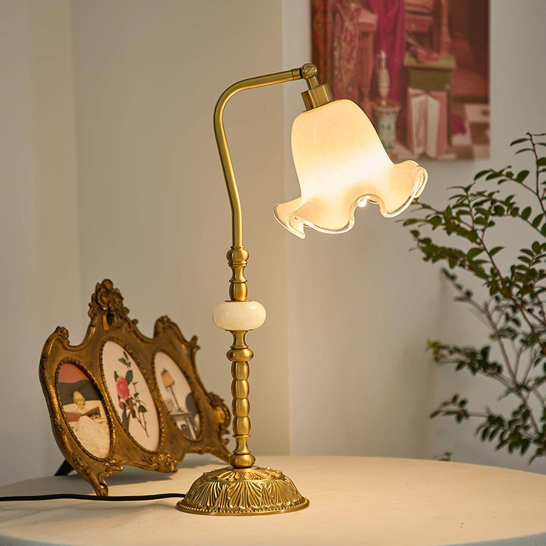 Mosiężna lampa stołowa w kształcie tulipana