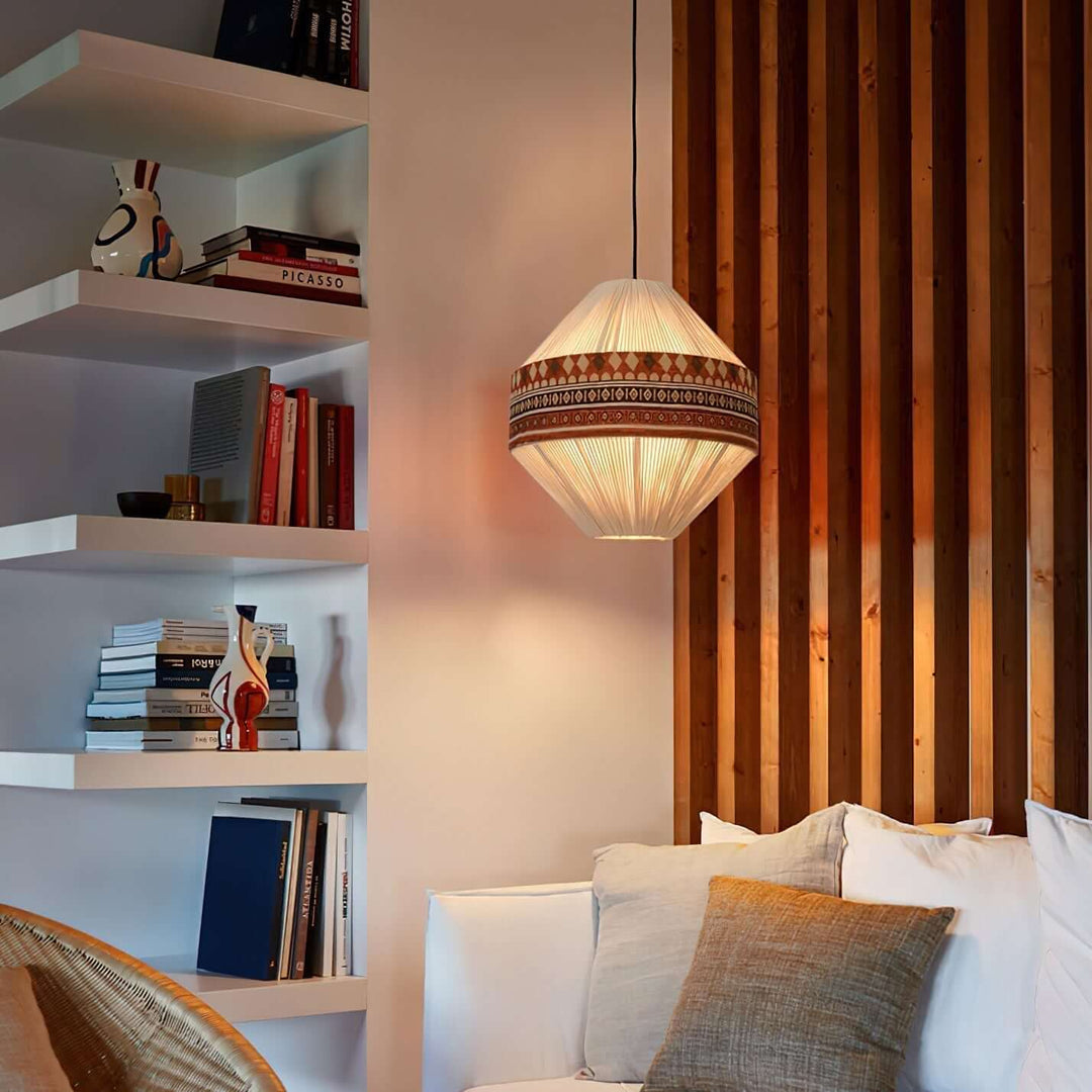 Lampa wisząca boho z frędzlami w kolorze beżowym