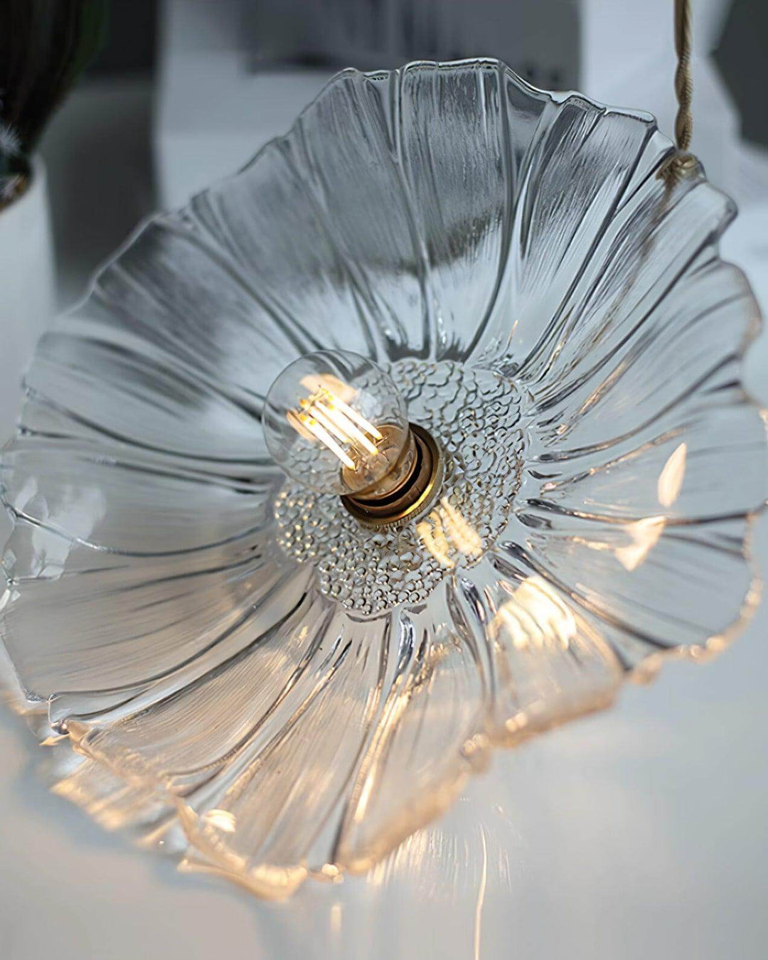Nowoczesna lampa wisząca – kwiatowy design