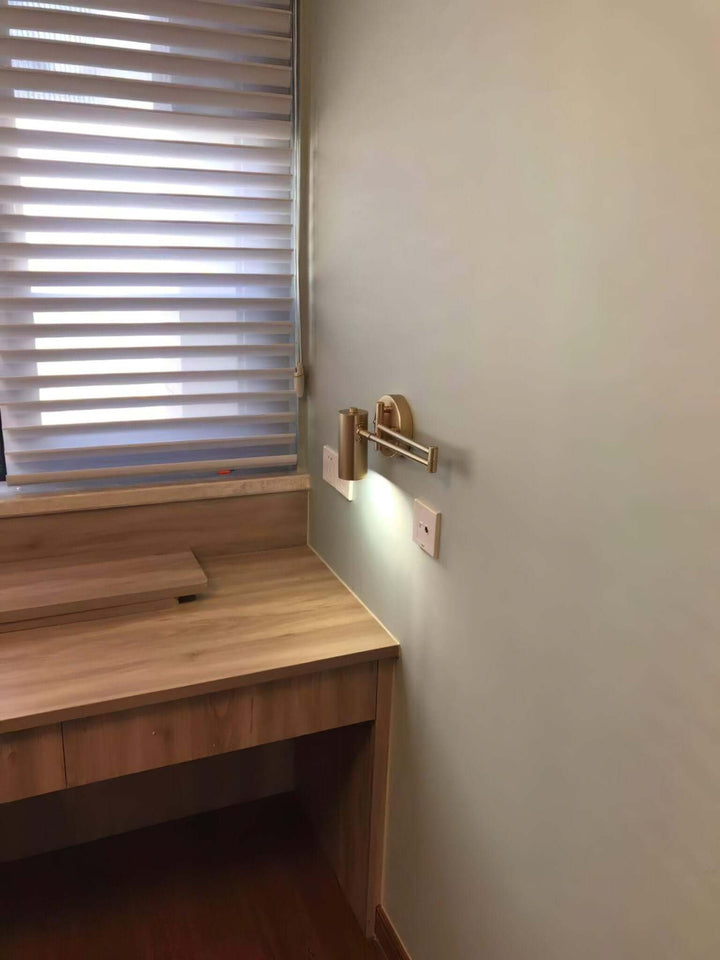 Lampa ścienna z ruchomym ramieniem