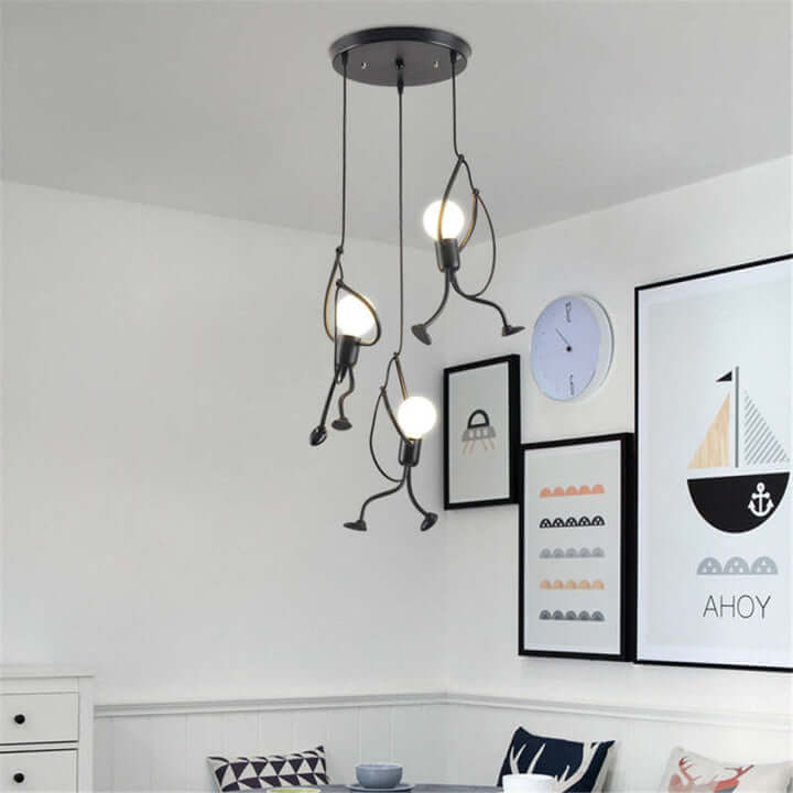 Lampa wisząca dla dzieci z figurką lalki – dekoracyjna