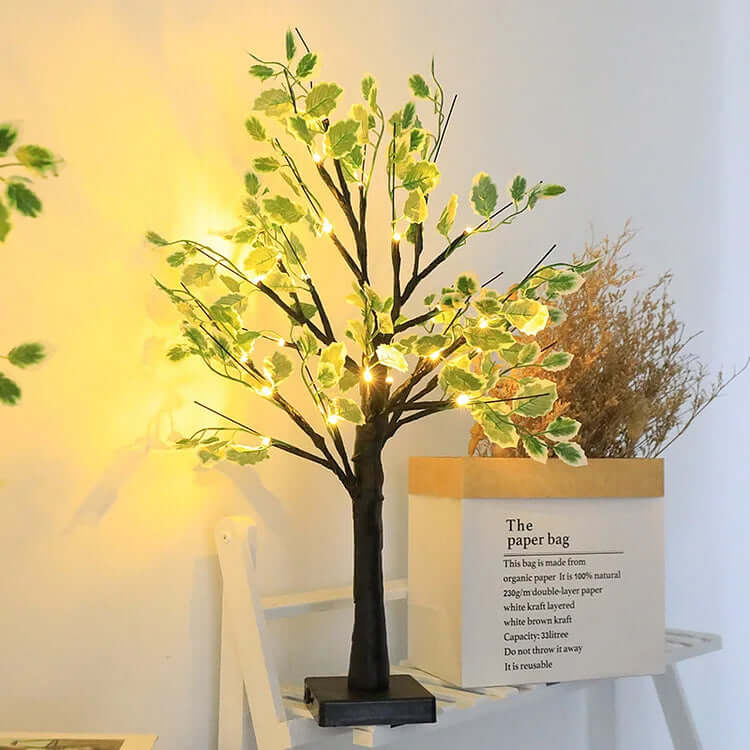 Lampki świąteczne LED z zielonymi liśćmi