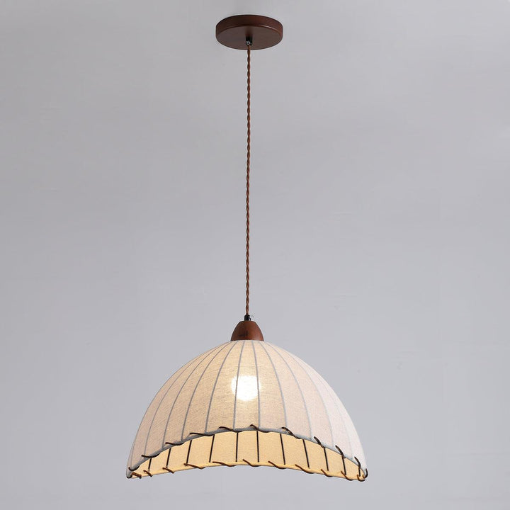 Elegancka lampa wisząca z drewna i tkaniny - designerskie oświetlenie