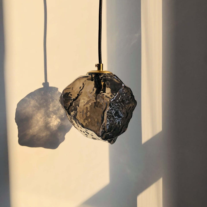 Minimalistyczna lampa wisząca do salonu