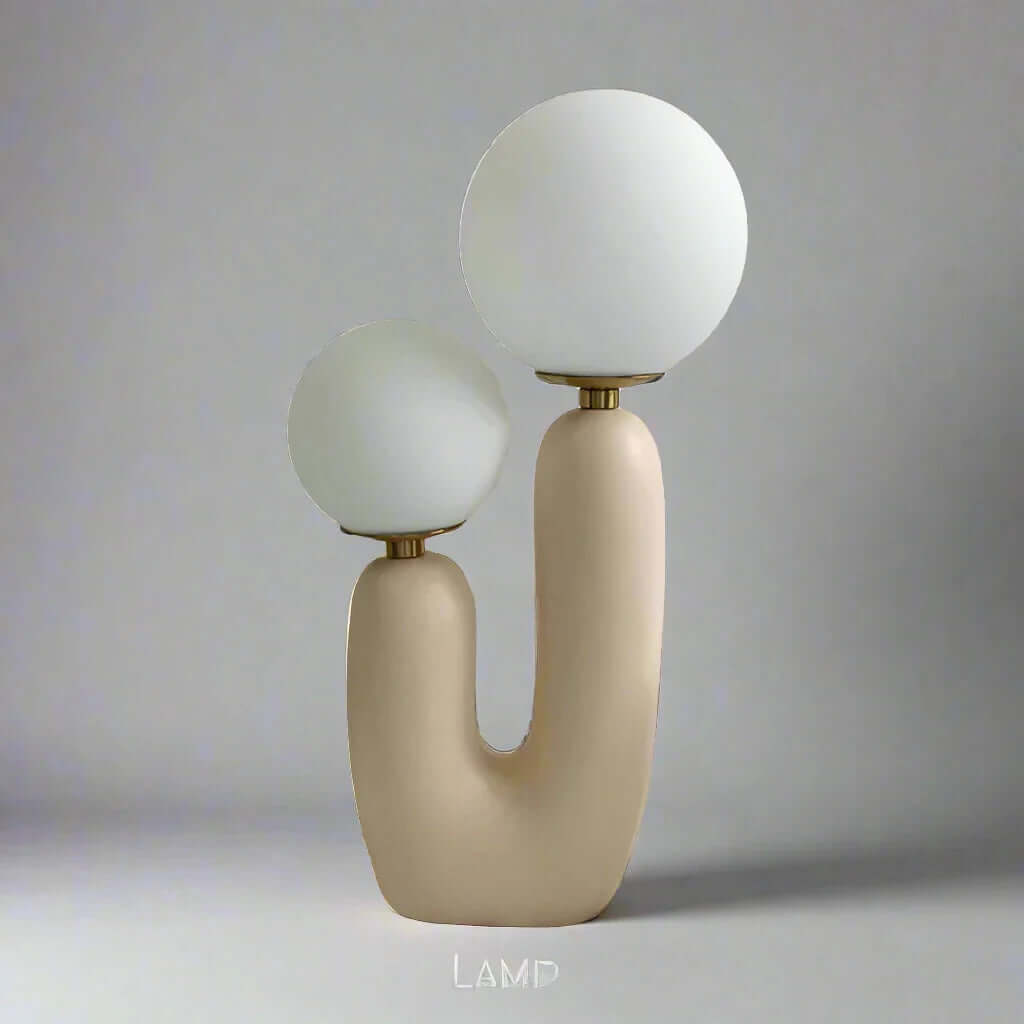 Elegancka lampa stołowa o wyglądzie kaktusa