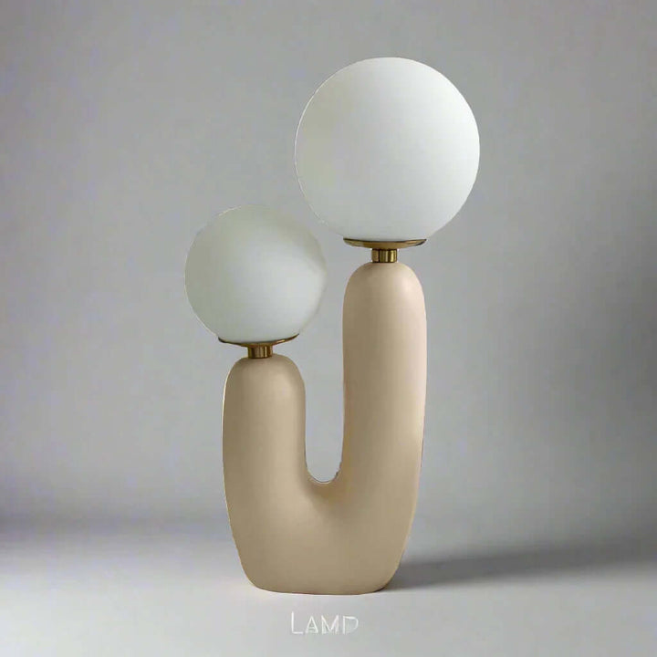Elegancka lampa stołowa o wyglądzie kaktusa