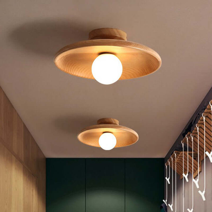 Lampa sufitowa w kształcie płytkiej misy