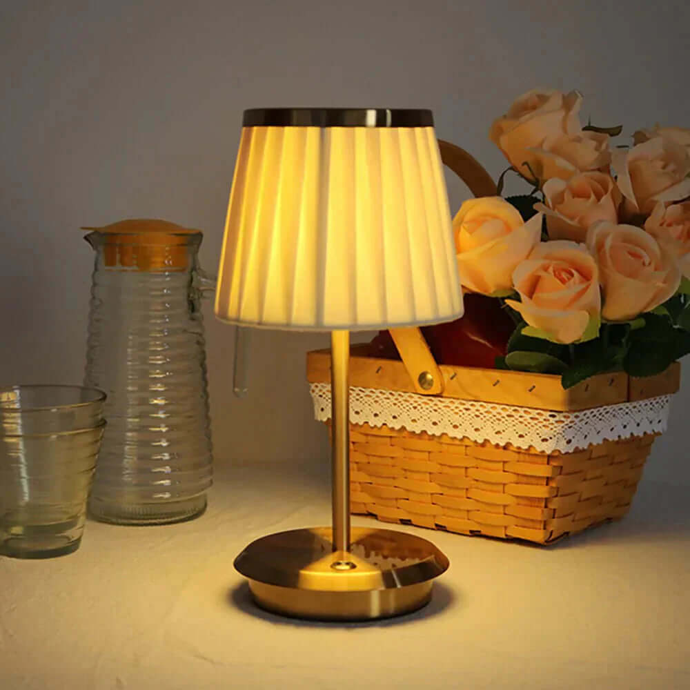 Klasyczna, elegancka lampa stołowa
