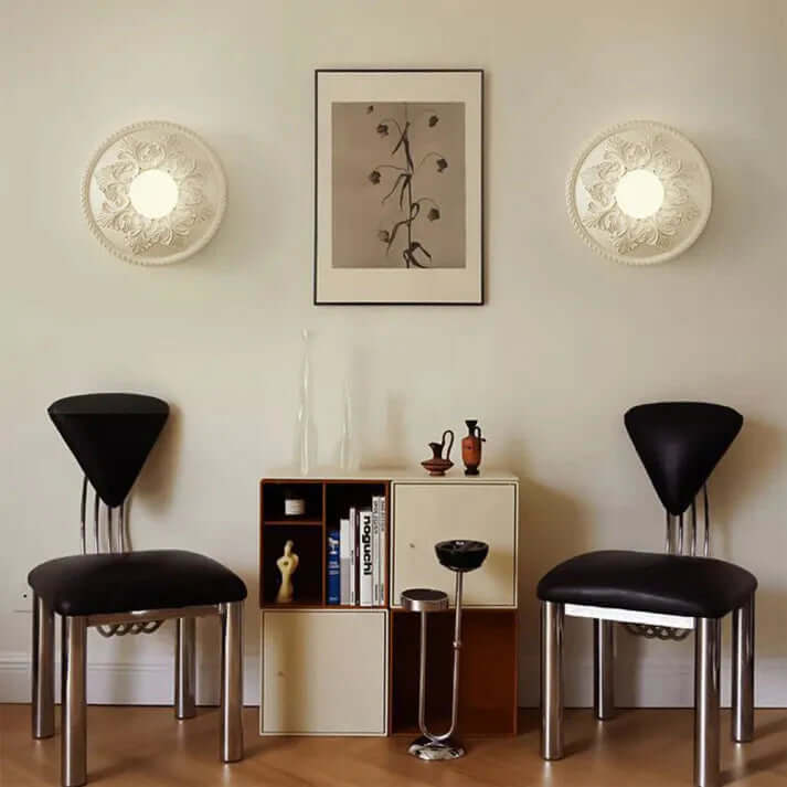 Nowoczesna lampa ścienna z żywicy w kolorze mlecznej kawy