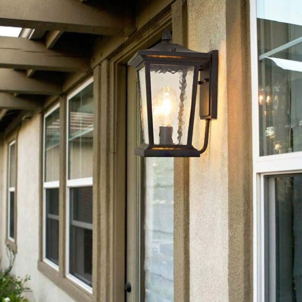 Wymiary lampy ściennej: 25 cm średnicy x 37 cm wysokości