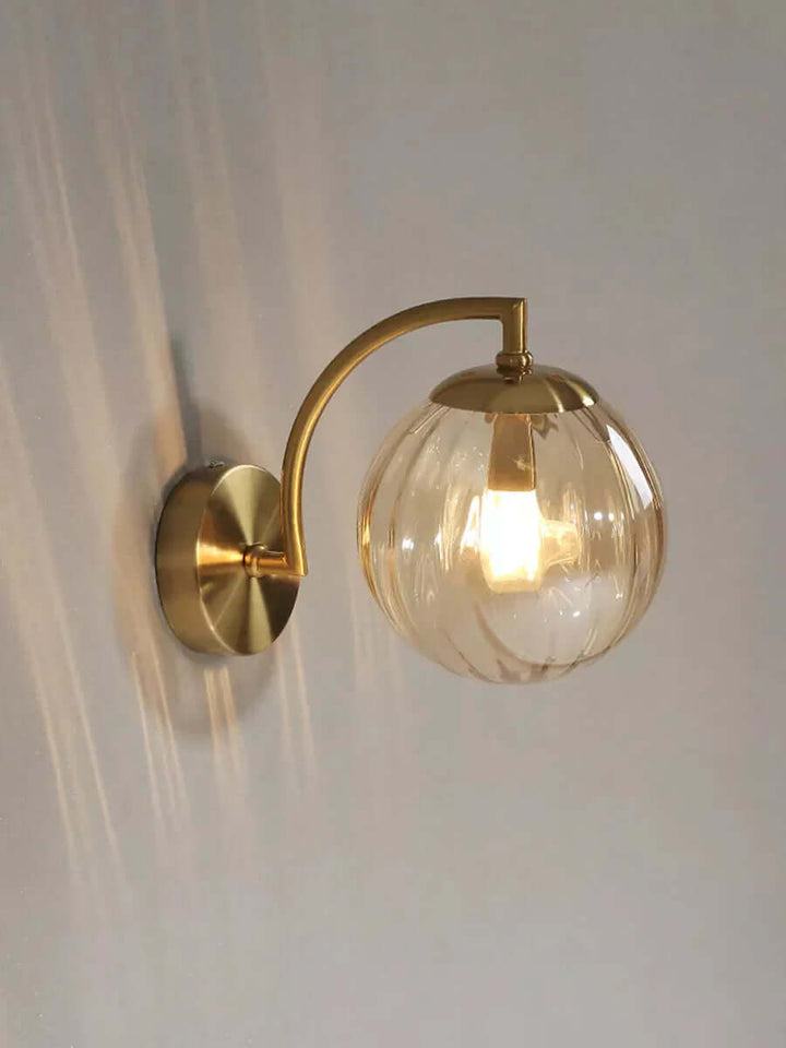 Szklany kinkiet ścienny LED z designem żyrandola