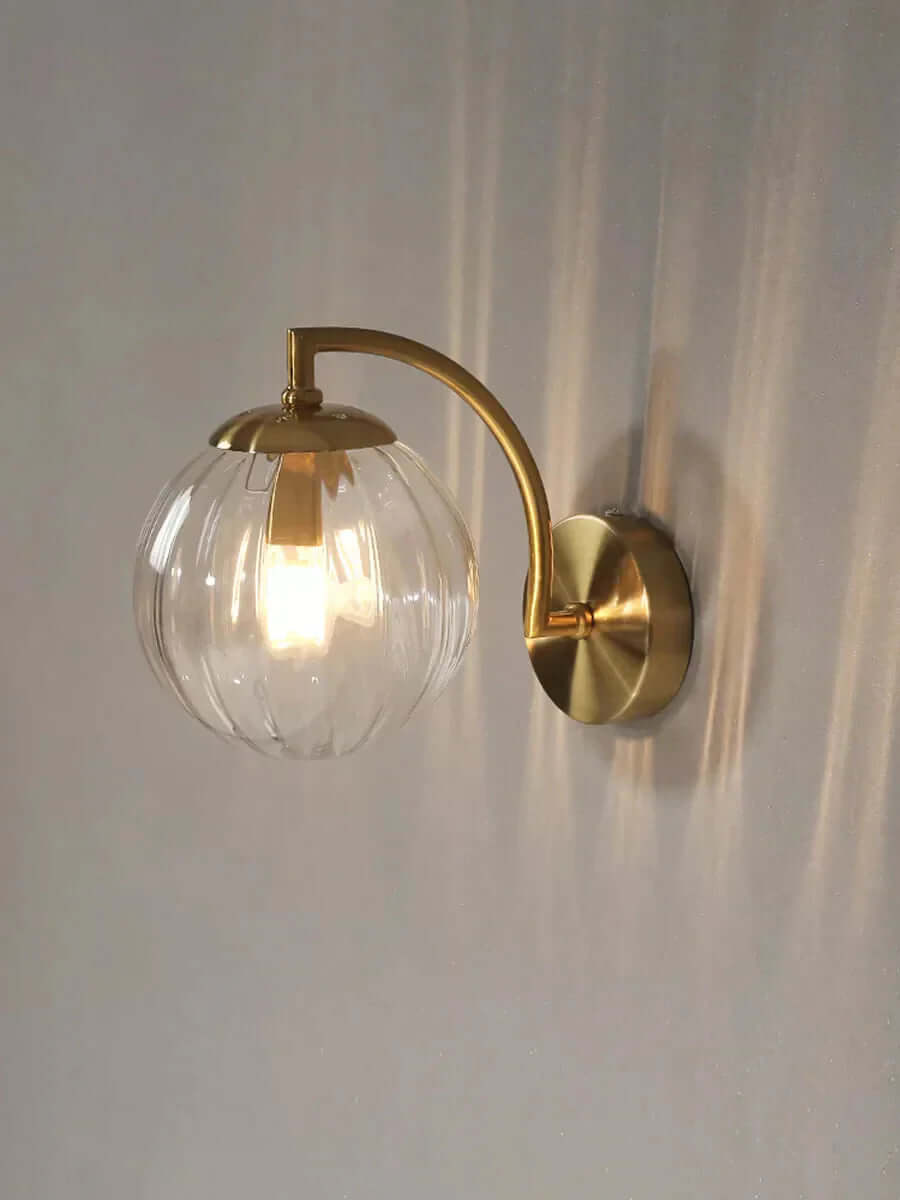 Szklany kinkiet ścienny LED z designem żyrandola