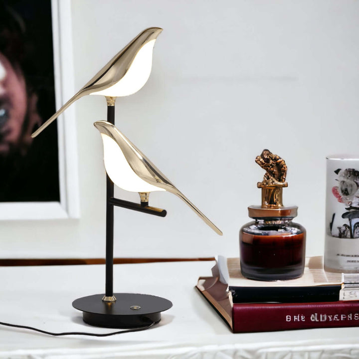 Lampka biurkowa LED w minimalistycznym stylu nordyckim