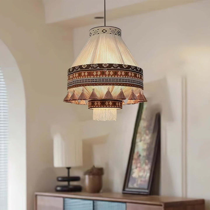 Lampka boho z frędzlami do sypialni